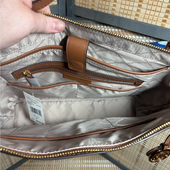 Michael Kors Voyager Large Saffiano Leather Tote - Picture 7 of 14